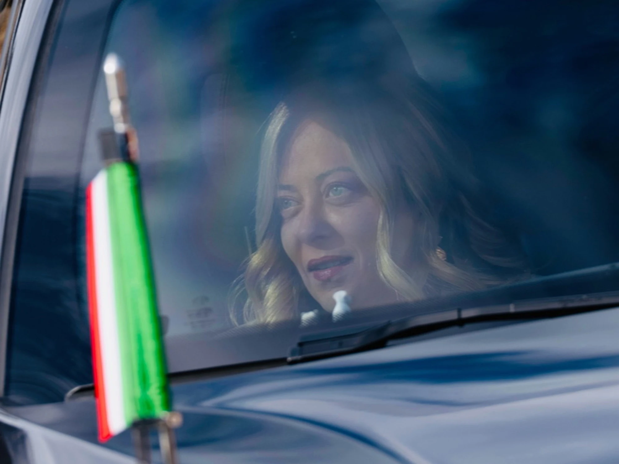 Giorgia Meloni, lo sfregio a Manfredonia: foto imbrattata e insulti