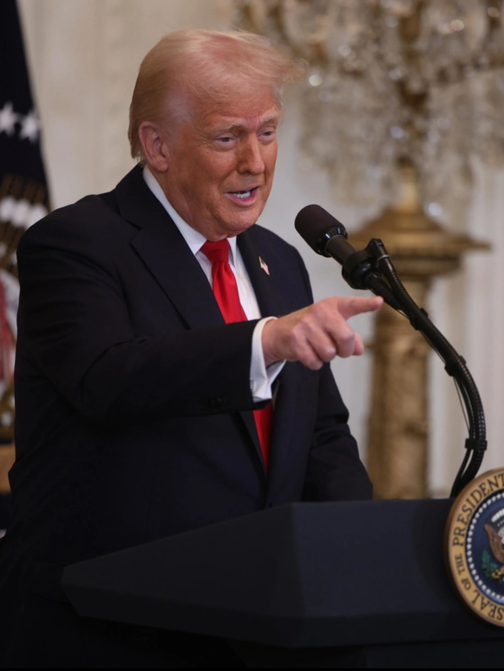 Donald Trump fa impazzire la sinistra woke: "Le donne transgender non esistono"