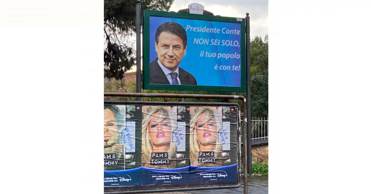 Giuseppe Conte, un misterioso cartellone a Roma...