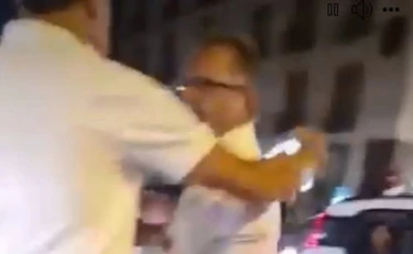 Borrelli, il deputato di Avs pestato dal branco: "Energumeni abusivi"