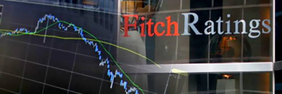 Rating, Fitch boccia la manovra e minaccia: "A rischio i conti dell'Italia"
