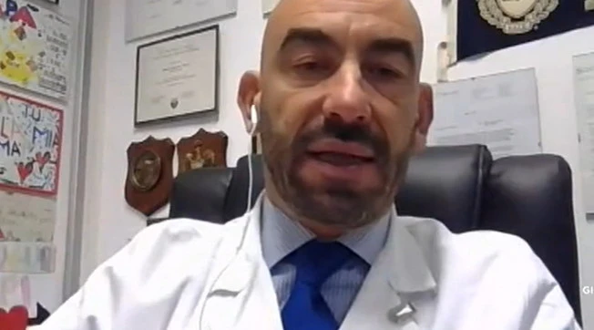 Matteo Bassetti contro il dpcm: "Si va poco lontano. Perché chiudere per qualche ora ristoranti e bar?"