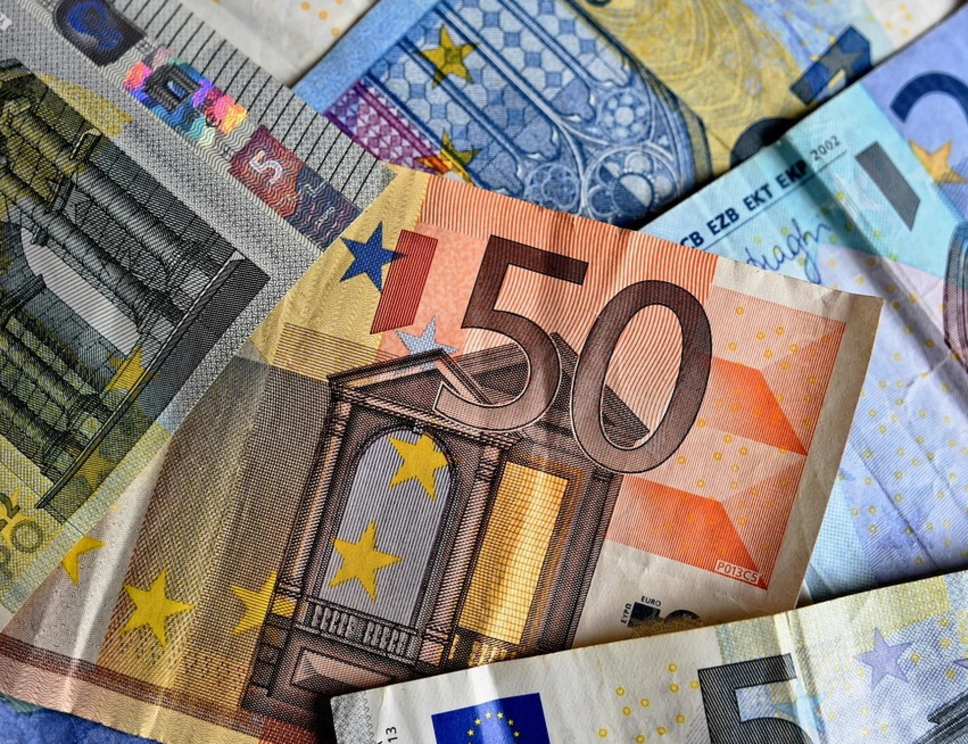 Pd e M5s, per loro i "ricchi" guadagnano 32mila euro: i conti delle ultime manovre