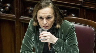 Luciana Lamorgese assente alla Camera nel giorno della fiducia a Giuseppe Conte: rimpasto, già fatta fuori?
