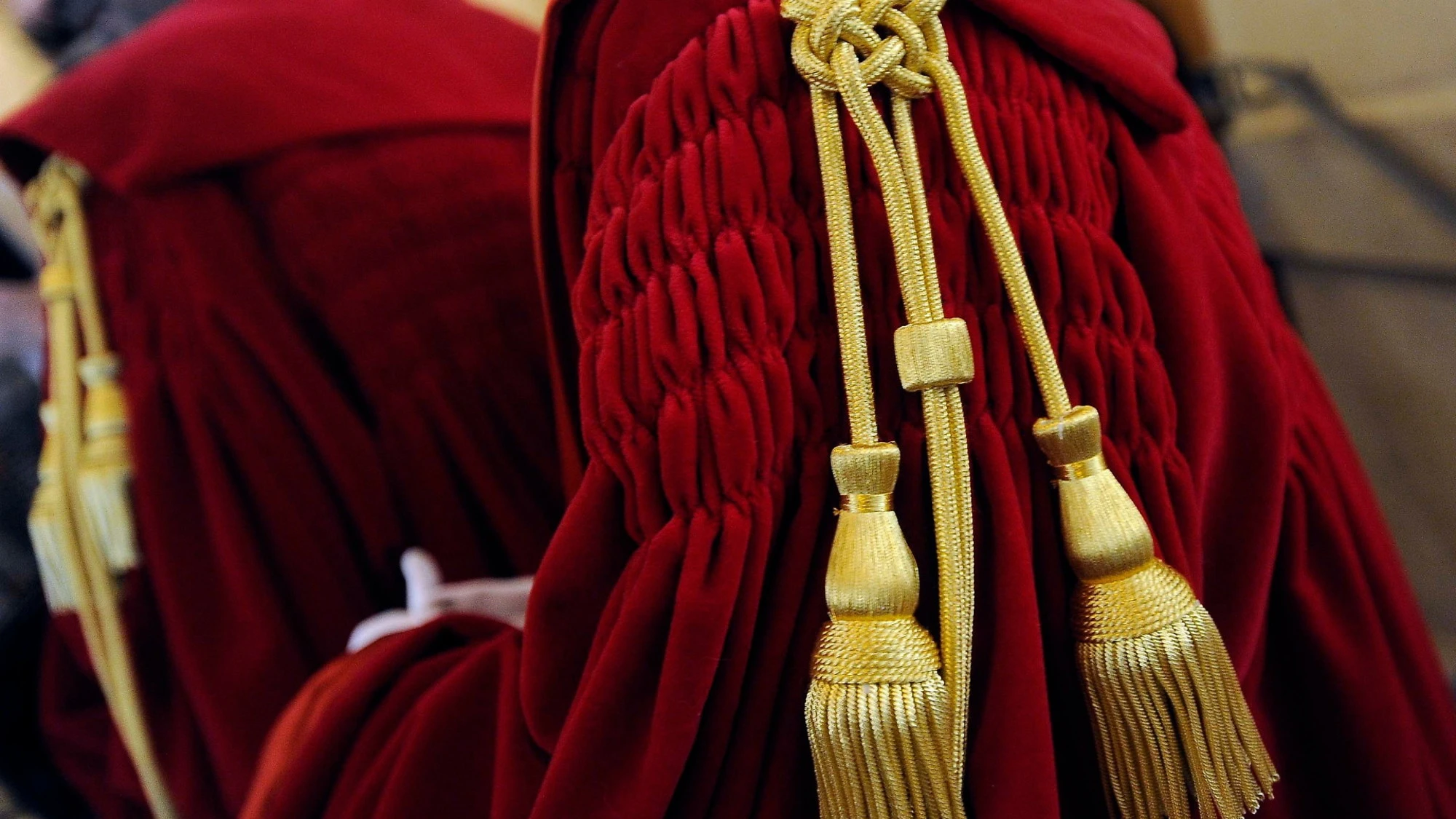 Biella, bufera sulla pm del caso Pozzolo: in Aula con la coccarda anti-riforma