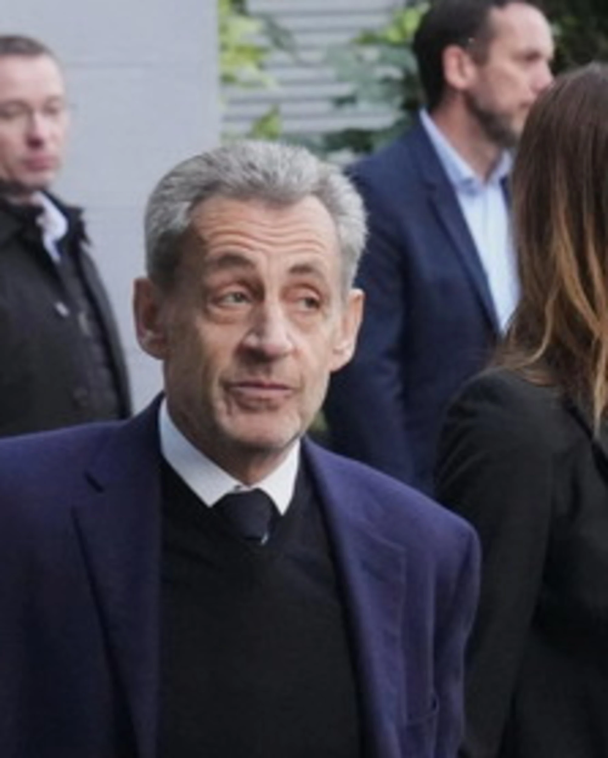 Nicolas Sarkozy, primo giorno in galera? La sinistra esulta