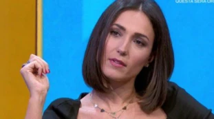 Caterina Balivo, il fesso di Instagram: "Tu prendi il sole in terrazzo? E tuo marito..."