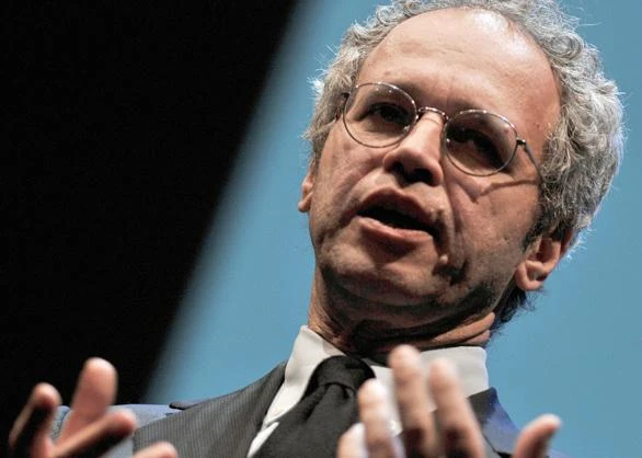 Enrico Mentana risponde a Renzi per il gavettone per la Sla: "Contribuisco alla ricerca ma non mi bagno"