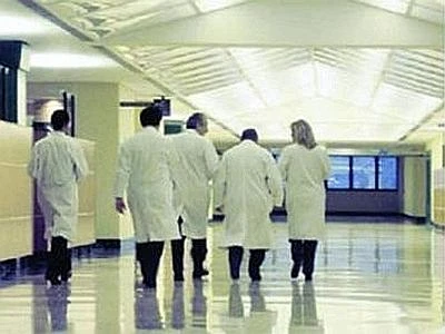 Sciopero dei medici, adesioni oltre il 70%. Sit-in davanti al ministero dell'Economia