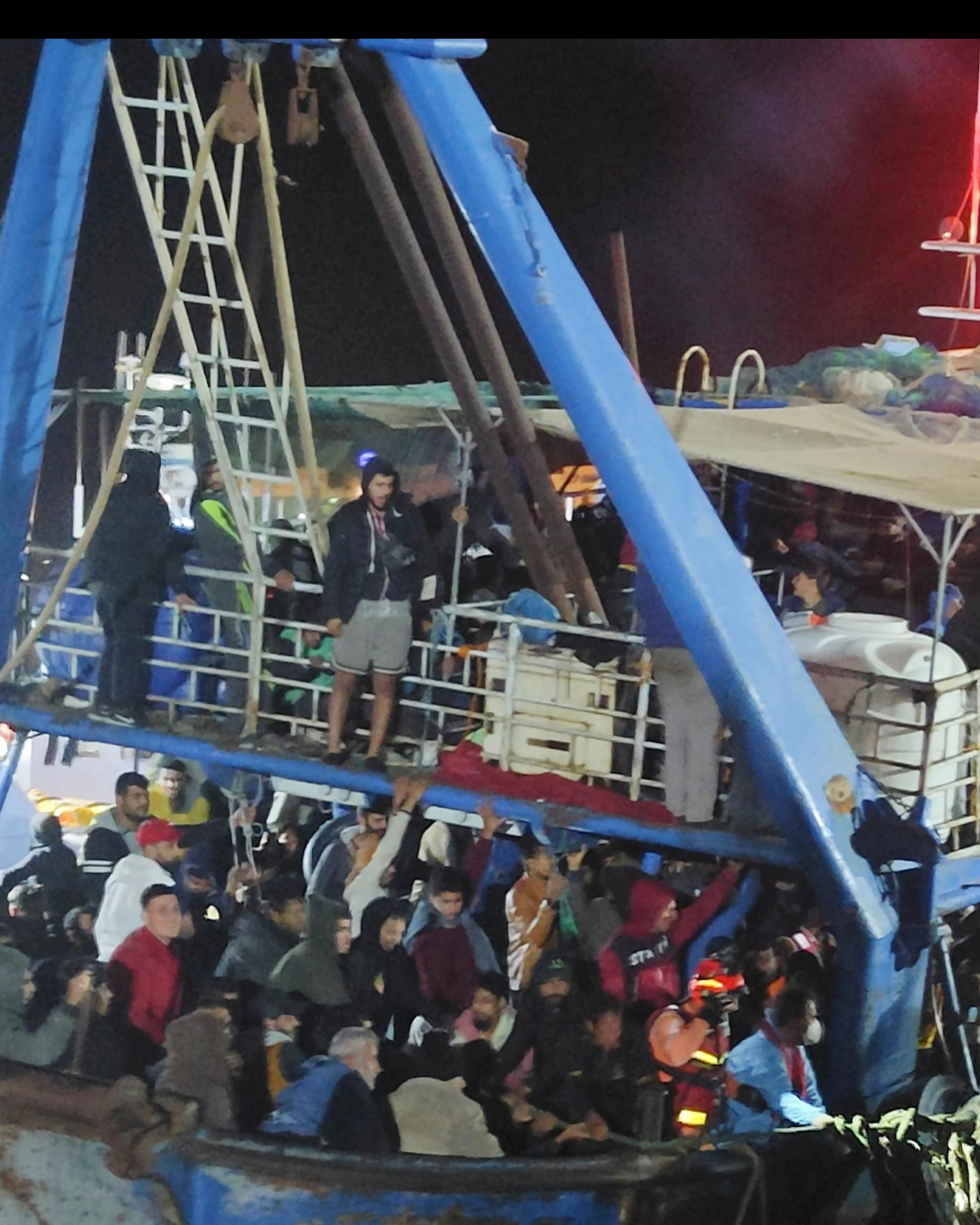 Lampedusa, altri 300 migranti: Piantedosi smonta la Cassazione