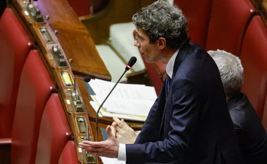 Riccardo Magi dà il peggio in Aula: "L'Iran? No, il problema i nazionalisti come Meloni