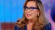 Stasera Italia, Cesara Buonamici e l'elogio a Mario Draghi: "La sua strategia funziona, la vaccinazione va e anche forte"