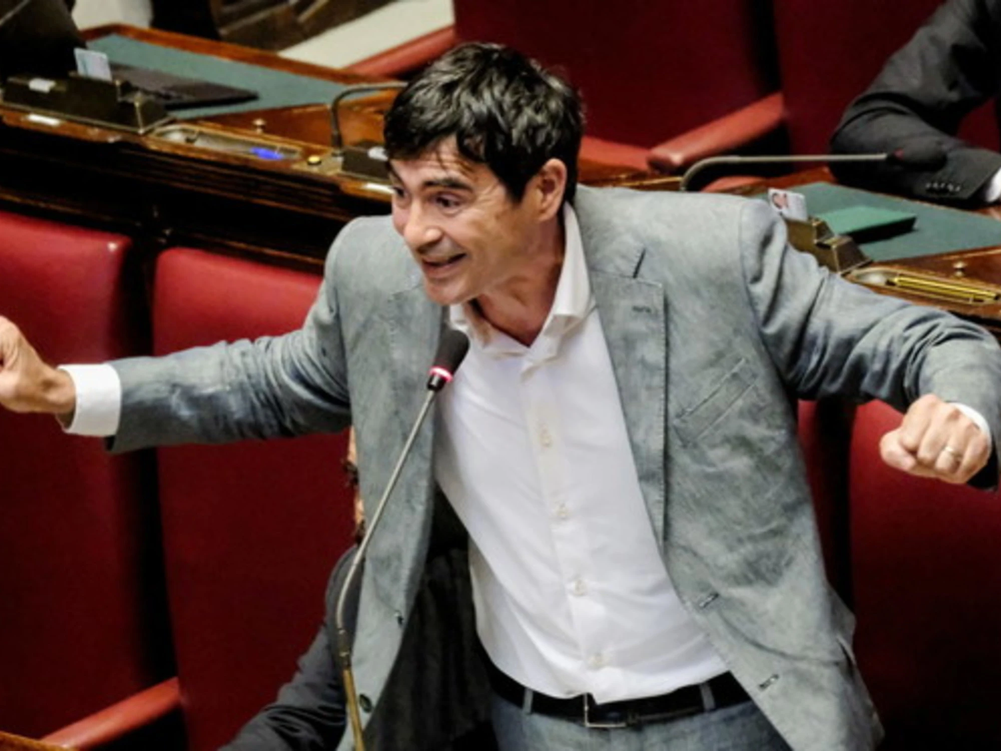 Fratoianni: "Pd e 5s? Cos&igrave; non pu&ograve; funzionare pi&ugrave; ...