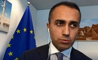 Di Maio si sveglia e parla di Iran: "4 obiettivi", travolto dagli sfottò