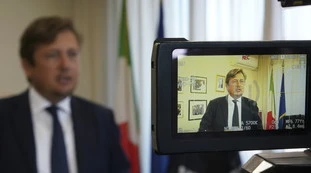 Pierpaolo Sileri, il coronavirus e il lockdown: "Problema di tenuta sociale", tira aria di rivolta 