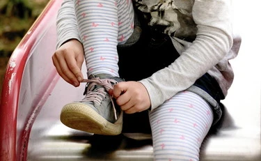 Gallarate, afferra e bacia bimba di 3 anni: orrore dell'algerino davanti all'asilo