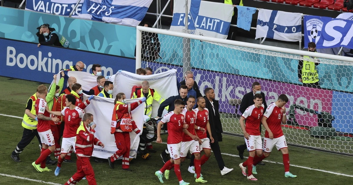 Euro 2020, l’arresto cardiaco di Christian Eriksen: “Colpa di AstraZeneca", l'orrore dei novax
