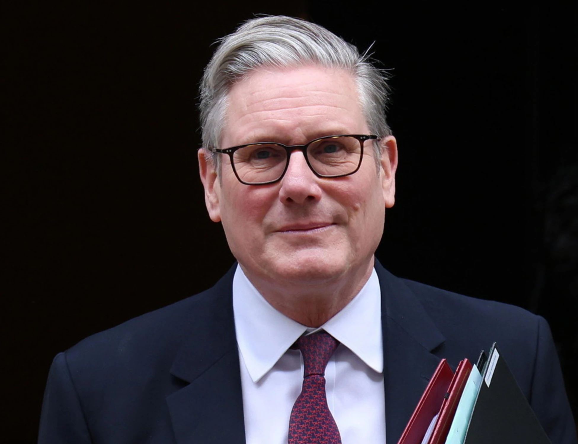Keir Starmer, lasciano quattro ministri: "Dimettiti anche tu". Regno Unito nel caos