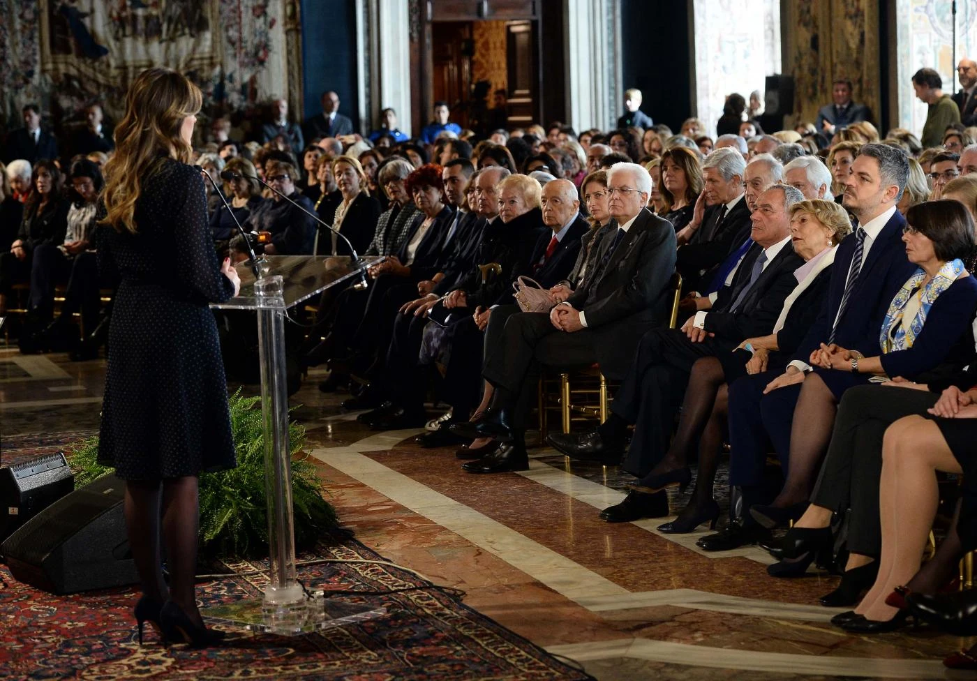 Luigi Di Maio, sfregio a Maria Elena Boschi: è l'unico a non applaudirla dopo il discorso al Quirinale