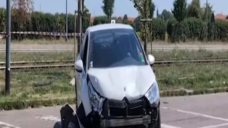 V Milanu voznik ukradenega avtomobila povozil in ubil 71-letnico ter pobegnil