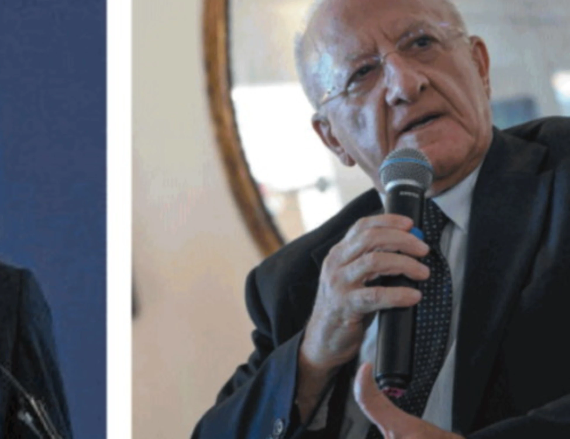 Caos a Salerno, così si fa male alla democrazia: l'Anci intervenga