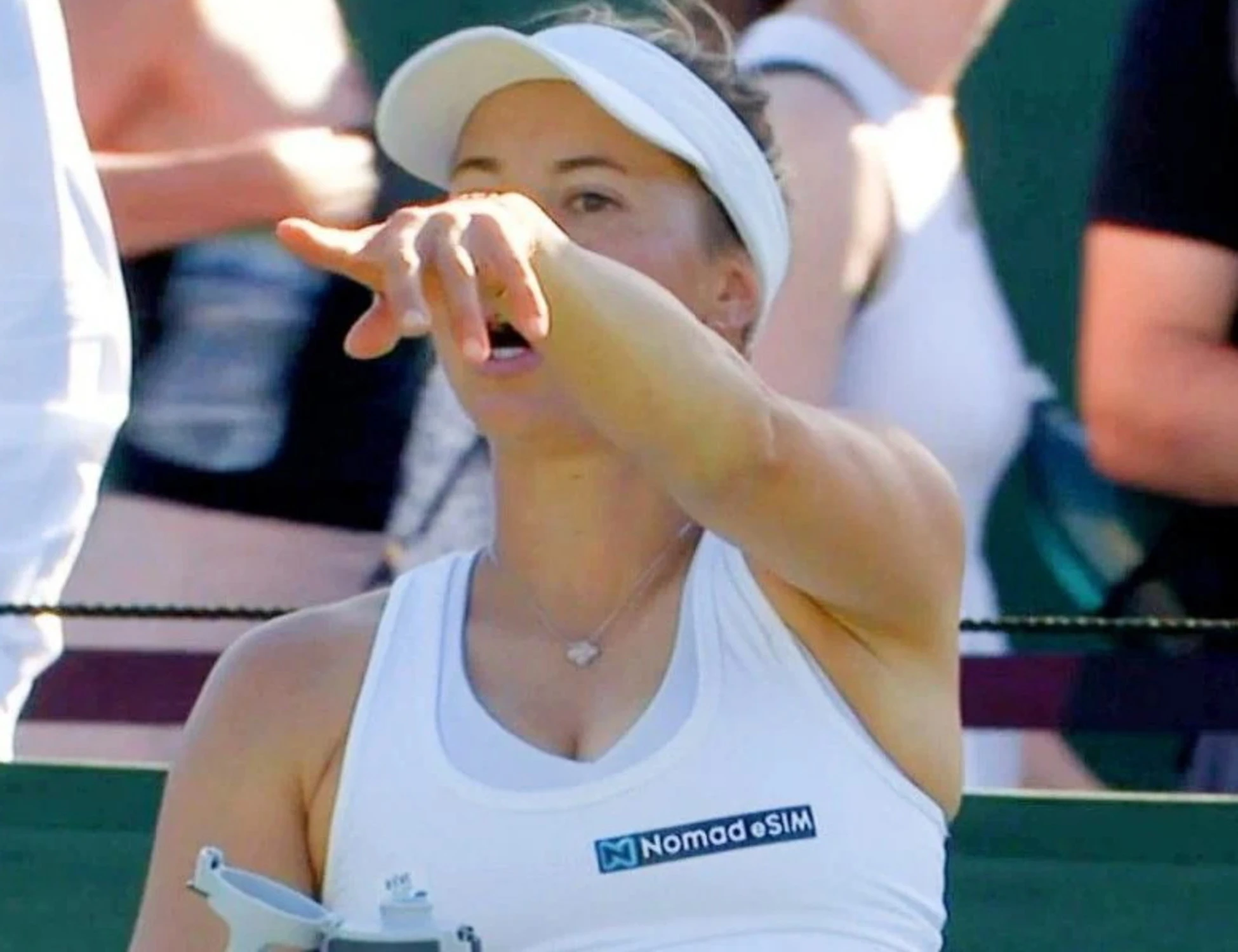 Wimbledon, il terrore di Yulia Putintseva: "Ha un coltello, cacciatelo". E interrompe il match
