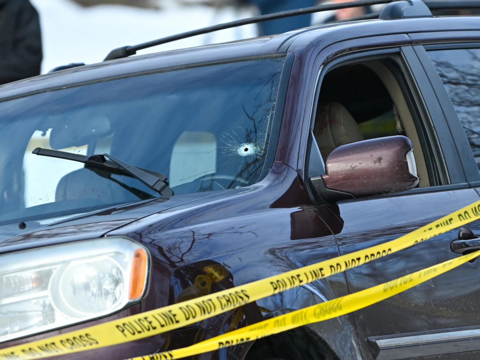 Minneapolis, poliziotto uccide una donna. Trump: "Autodifesa"