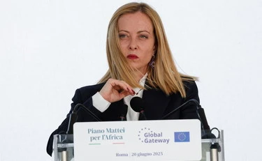 Giuseppe Conte, il post innesca l'orrore contro Giorgia Meloni: "Nessuno le spara?"