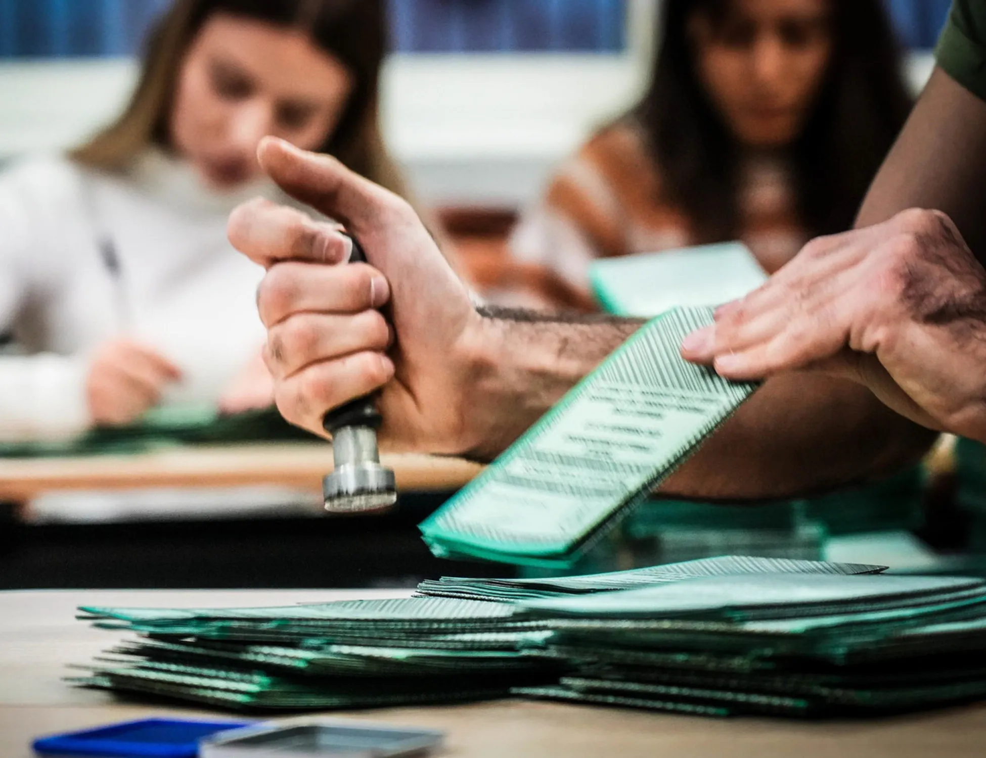 Leggi l'articolo: Sondaggio Supermedia, chi sale e chi scende: ecco tutti i dati