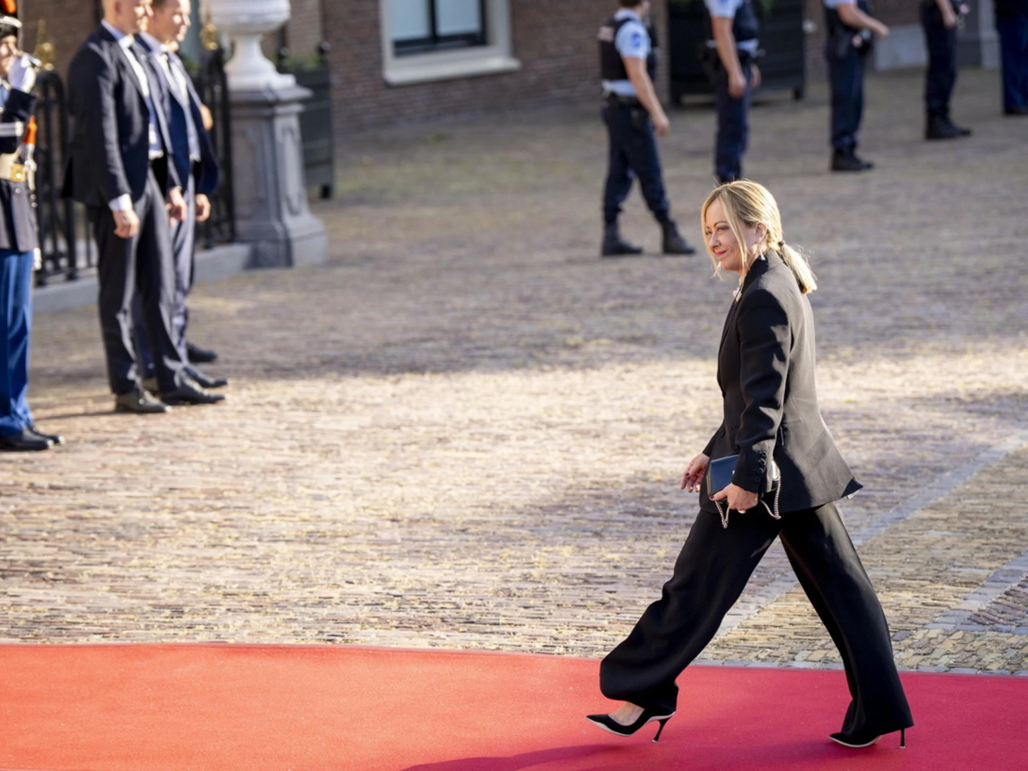 Les Echos: "Meloni ha pragmatismo", l'elogio che fa impazzire la sinistra