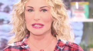 È sempre mezzogiorno, Antonella Clerici "caccia" Giuseppe Conte da Rai 1: "Qui non ne parliamo", clamoroso schiaffone