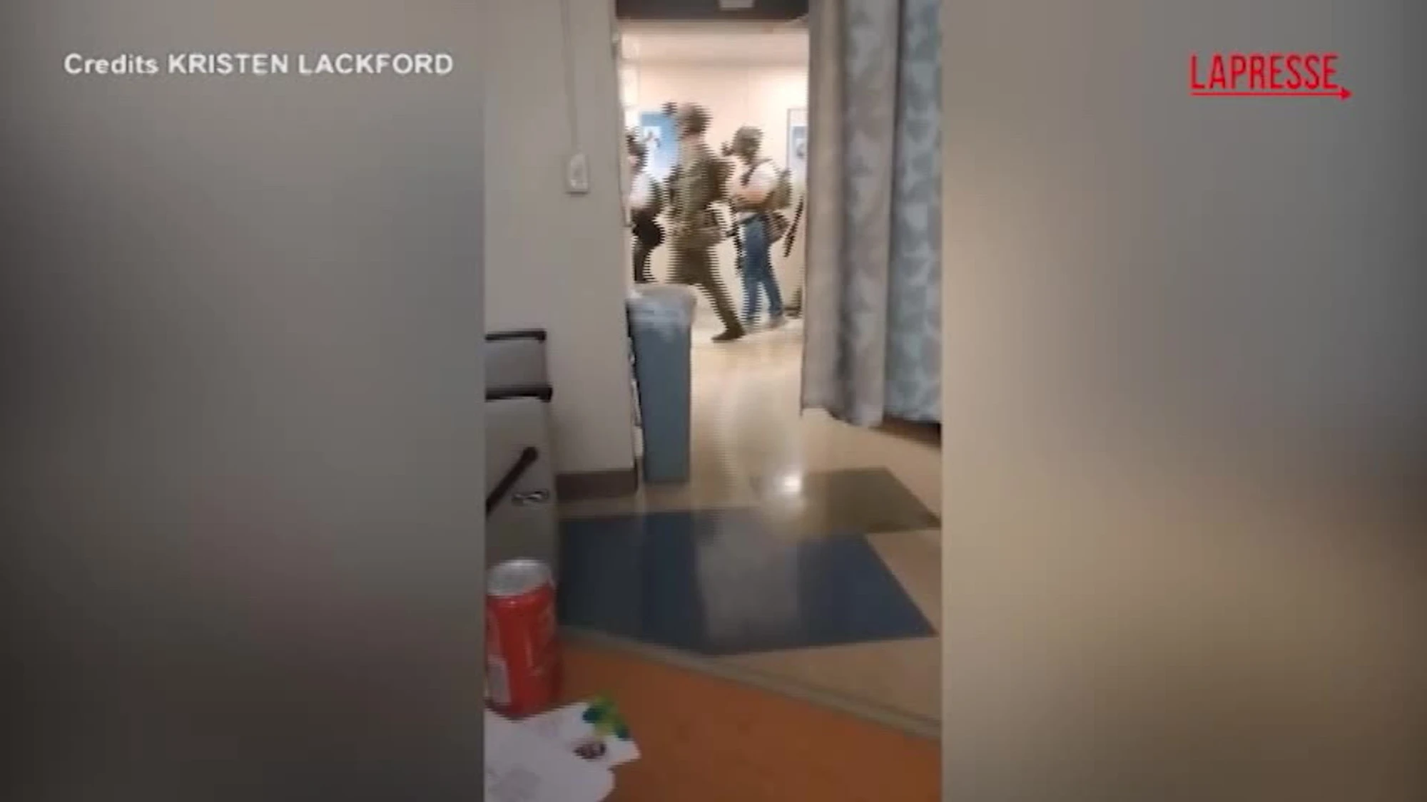Usa, sparatoria in un ospedale in Delaware: il video col cellulare riprende il blitz della polizia
