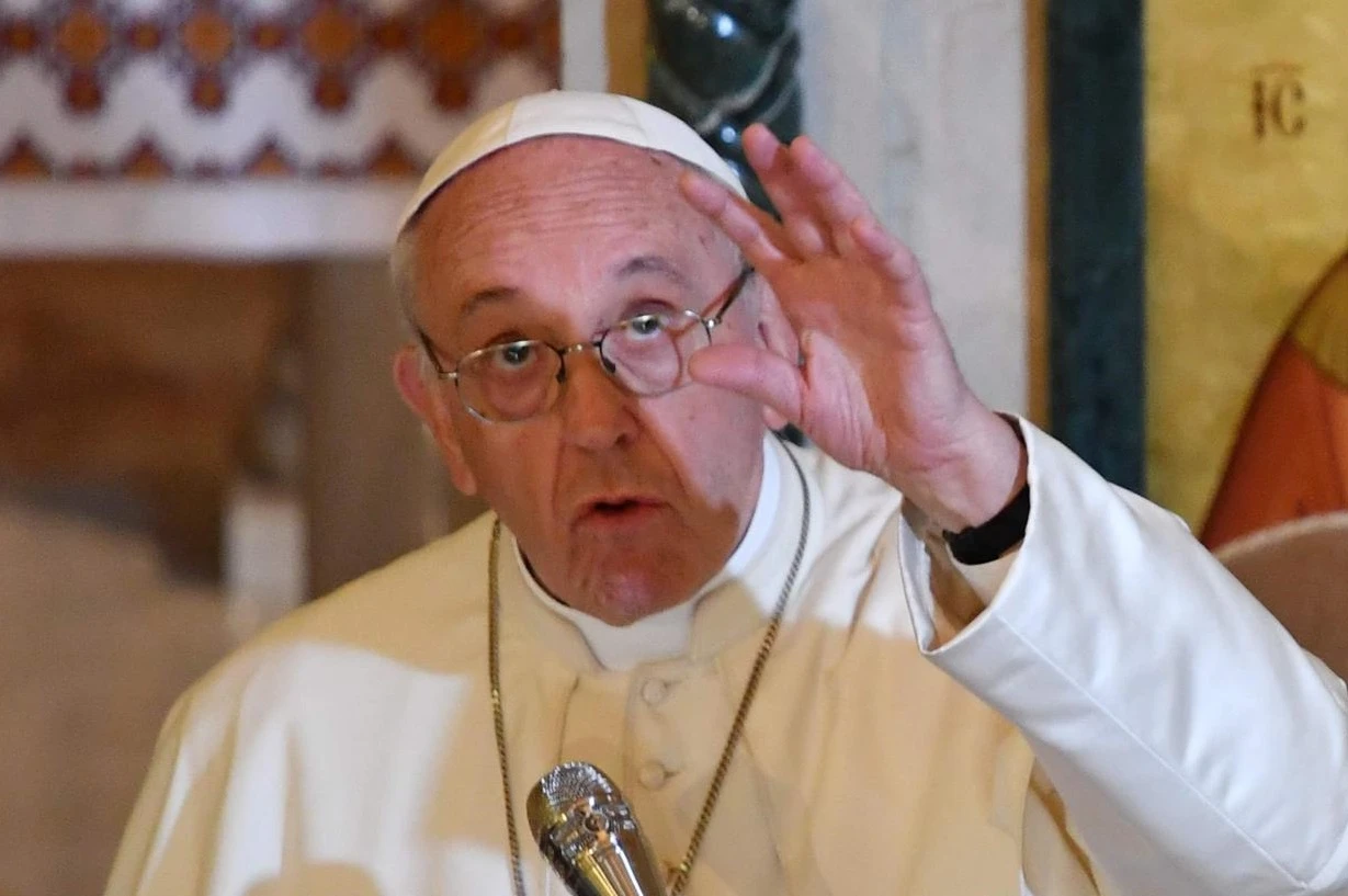 Papa Francesco e la de-cattolicizzazione della Chiesa: "Presto la rivolta degli ortodossi"