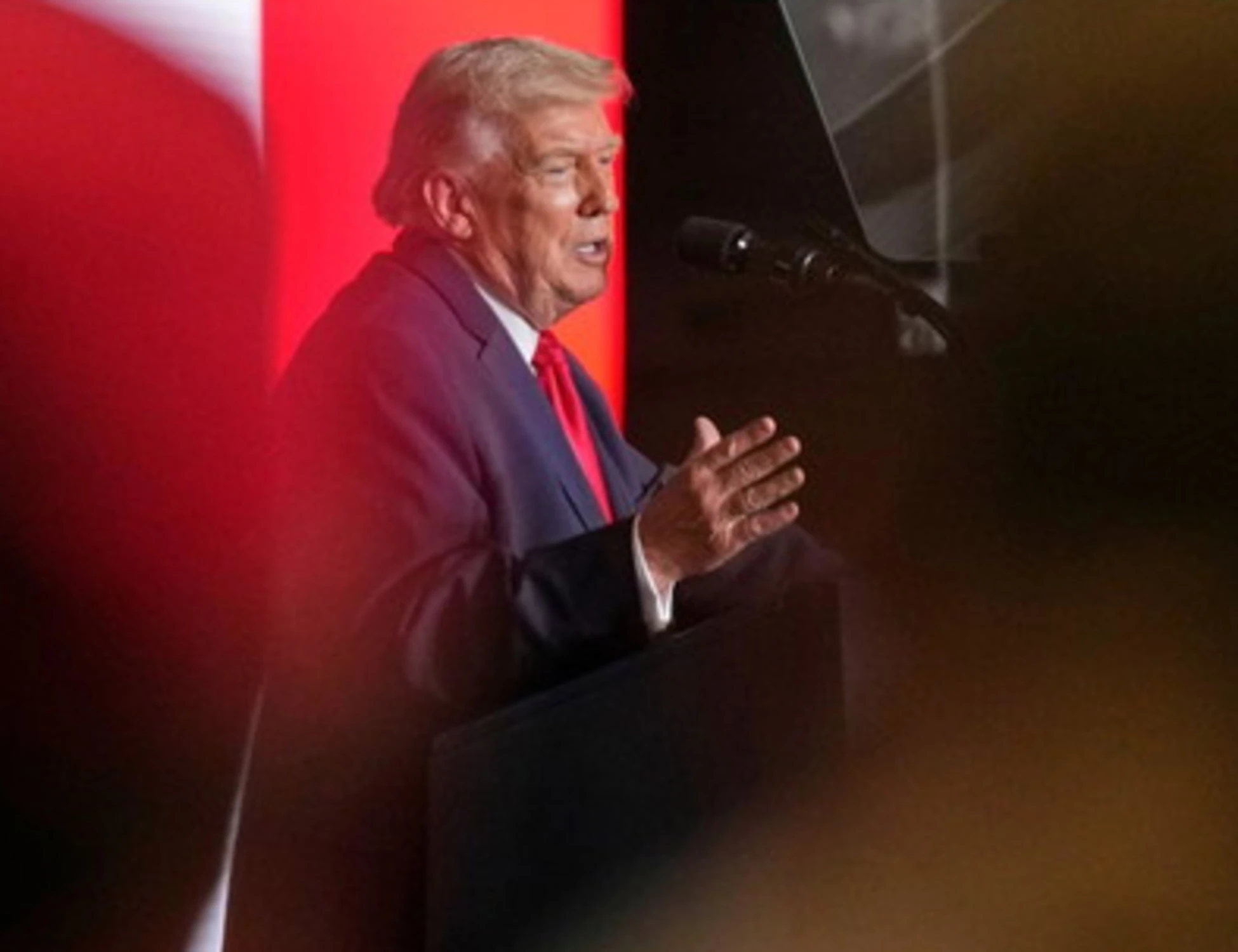 Trump: "Flotta Usa in movimento". L'Iran: "Reazione senza precedenti". Verso l'attacco?