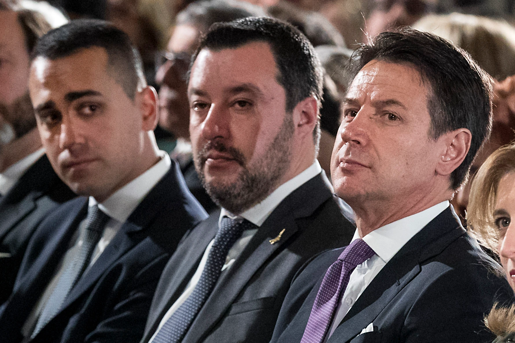 Luigi Di Maio e il consiglio dei ministri-farsa: assenti Salvini e Conte, c'è solo il grillino
