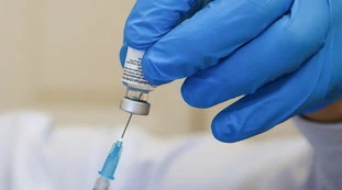 Variante Delta, "ho un impegno". Rimanda il vaccino, si contagia: la morte atroce di una madre di 25 anni