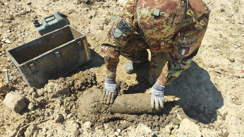 ESERCITO: GLI ARTIFICIERI ALL'OPERA IN TRE DIVERSE BONIFICHE