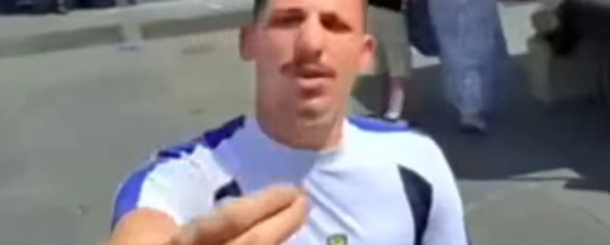 Leggi l'articolo: "Nel tuo Paese non lo faresti". Maranza la palpeggia alla fermata del bus e lei lo umilia così <span style="color: rgb(153, 0, 0);">Video</span>