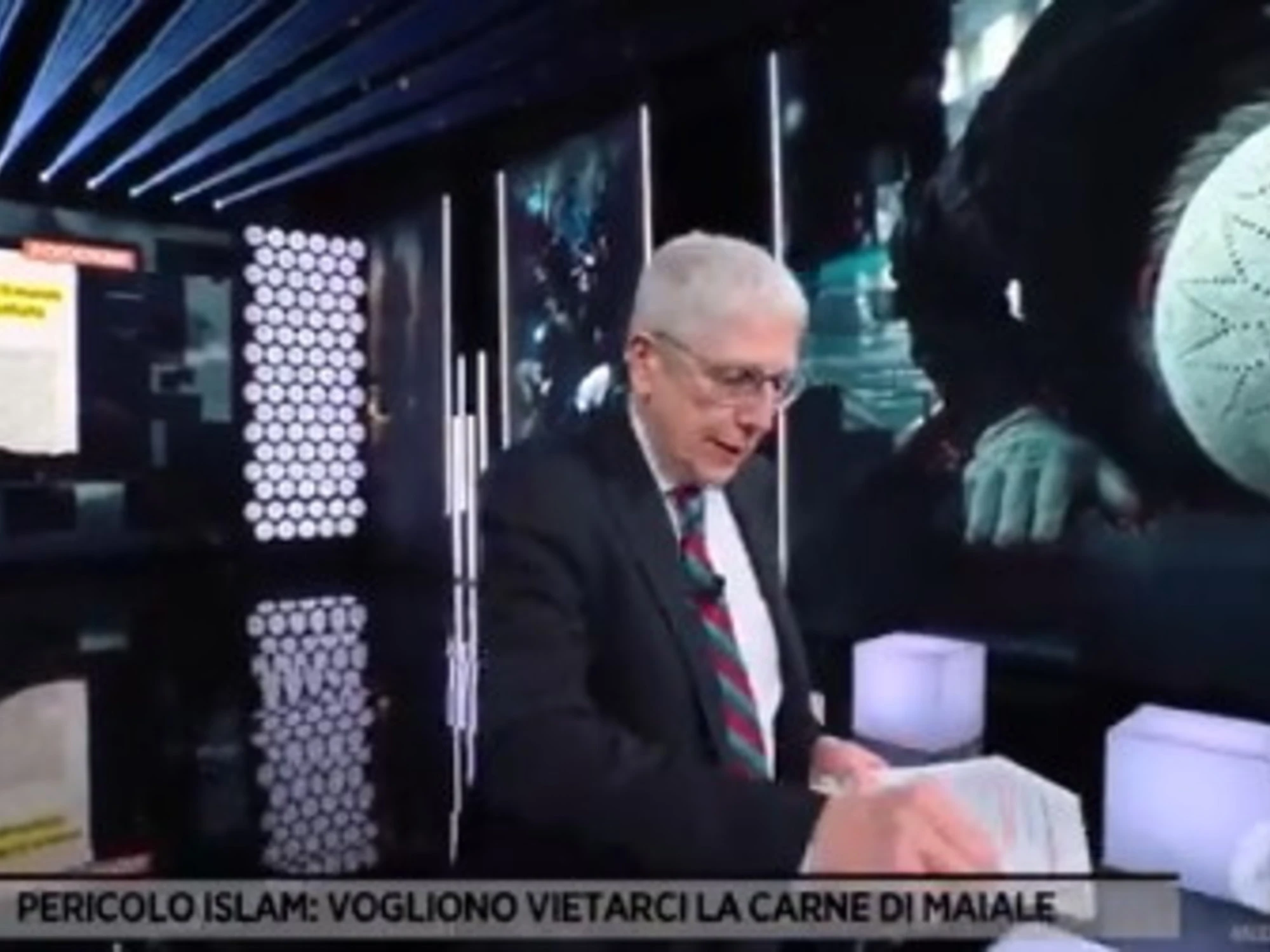 Mario Giordano si ribella alla sottomissione islamica: "Io non ci rinuncio!"