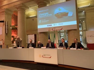 Cuzzilla: 'Serve politica industriale, defiscalizzare per chi investe'