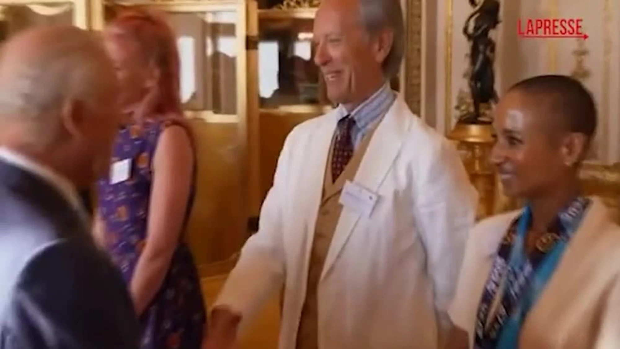 Re Carlo-choc, "sconvolgente": le parole sul cancro