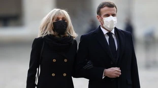 Emmanuel e Brigitte Macron, "avviso di sfratto" dall'Eliseo. Marine Le Pen, una mossa politica clamorosa