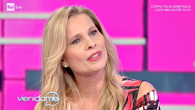 Vieni da Me, colpo basso di Laura Freddi a Sonia Bruganelli: "Sapete cosa mi chiedono su Paolo Bonolis?"