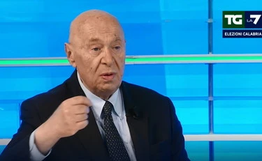 https://media.liberoquotidiano.it/a4DTG1obVdFTuqI3CUSWJZjV7-aeLCo2lCWLaK8Uyxo/width:800/quality:90/aW1hZ2VzLzIwMjUvMTAvMDYvMTY1NzA3MTI1LTc4YmE0YWJhLWFjNjUtNDkyMi1iNmUwLWYwNjNhN2ZlMTAwZC5qcGc.webp