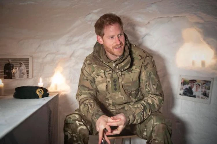 Meghan Markle, cosa spunta alle spalle di Harry nell'igloo: un pesantissimo messaggio?