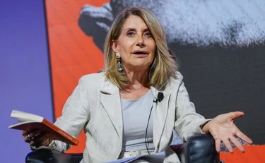 Tiziana Ferrario e lo scontrino sono un caso: "Acqua a 2 euro, vi pare normale?"