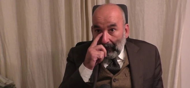 Gianluigi Paragone contro Luigi Di Maio: "Se la fa sotto, non vuole far votare la mia espulsione su Rousseau"