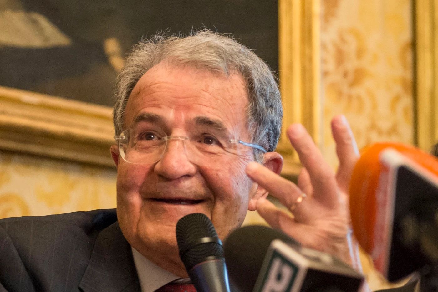 Romano Prodi vuole il male dell'Italia: "Angela Merkel a capo della Commissione Europea"