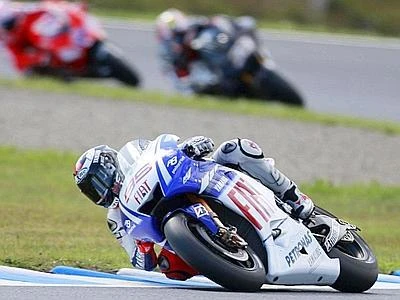 MotoGp, pole di Lorenzo nel Gp di Spagna. Rossi partirà solo tredicesimo