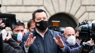 Matteo Salvini, il messaggio a Mario Draghi: "Se ci stiamo, non facciamo le cose a metà". I ministeri nel mirino